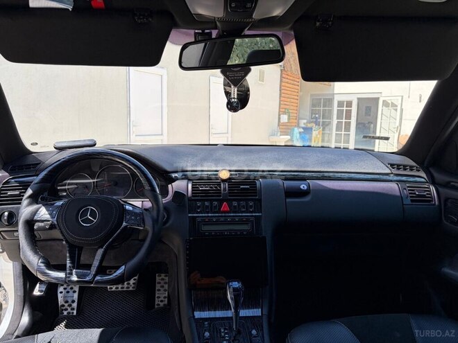 Mercedes E 320-9