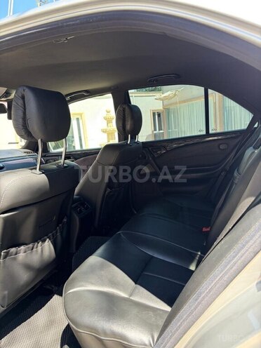 Mercedes E 320-11