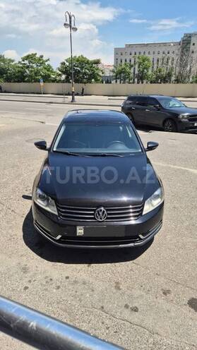 Volkswagen Passat-1