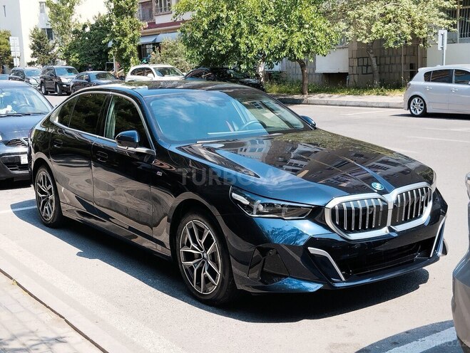 BMW i5-1