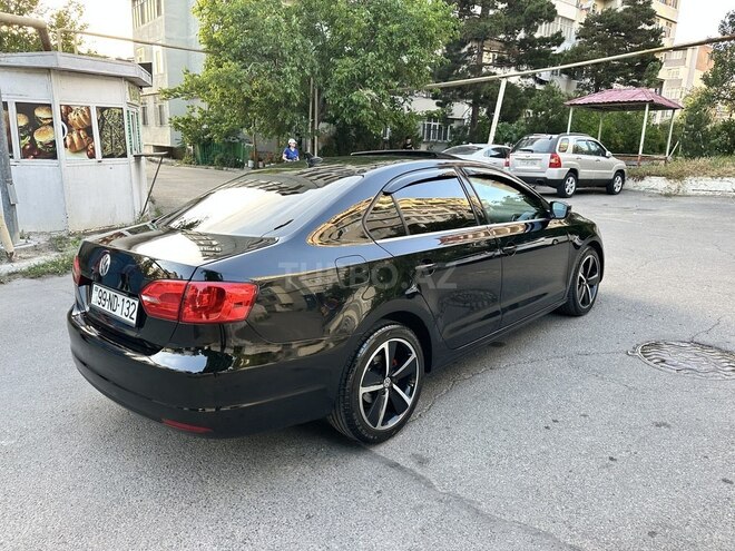 Volkswagen Jetta-16