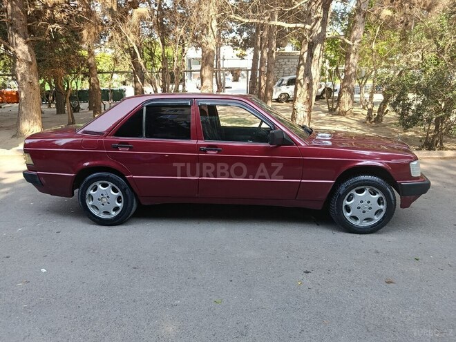 Mercedes 190-10