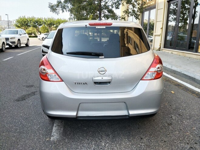 Nissan Tiida-5