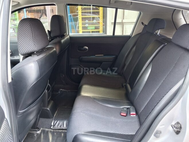 Nissan Tiida-11