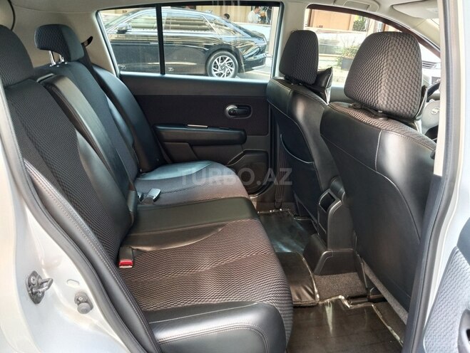 Nissan Tiida-10