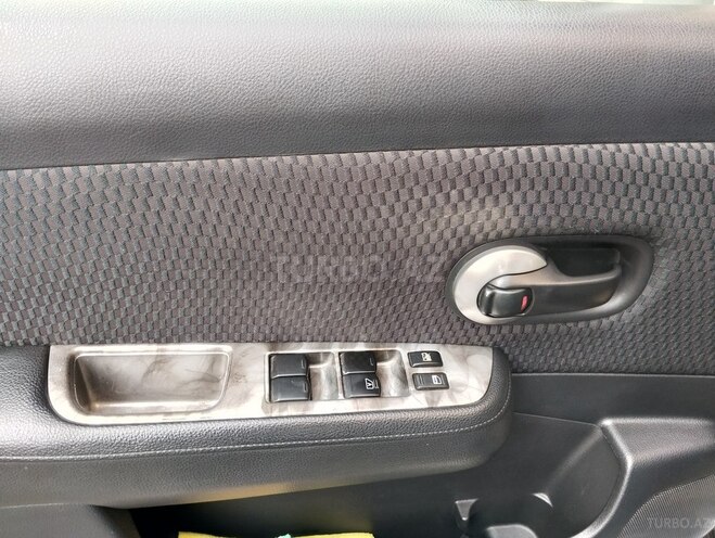Nissan Tiida-14