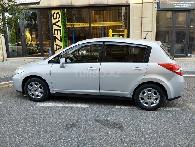 Nissan Tiida-4