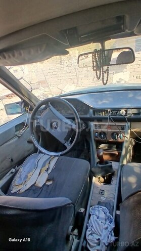 Mercedes 200-2