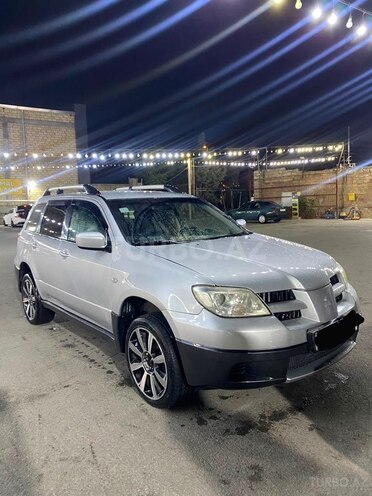 Mitsubishi Outlander-1