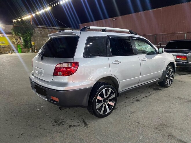 Mitsubishi Outlander-4