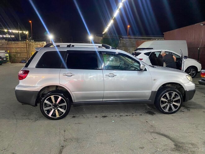 Mitsubishi Outlander-3