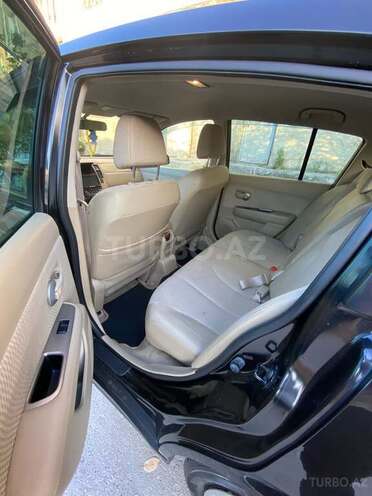 Nissan Tiida-6