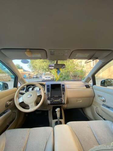 Nissan Tiida-5