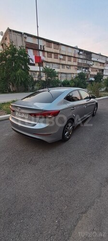 Hyundai Elantra-3