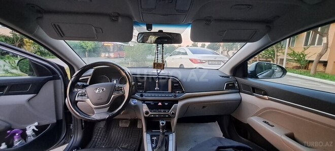 Hyundai Elantra-5