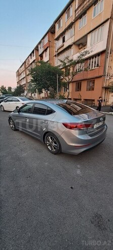 Hyundai Elantra-4
