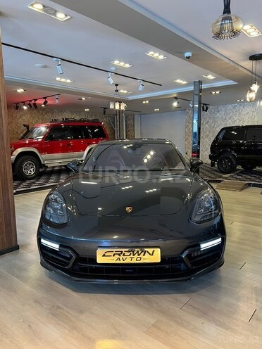 Porsche Panamera 4S-2