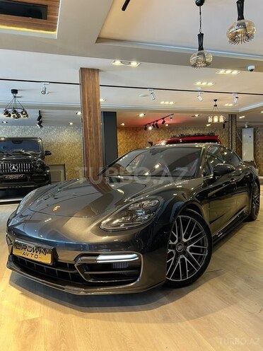Porsche Panamera 4S-1