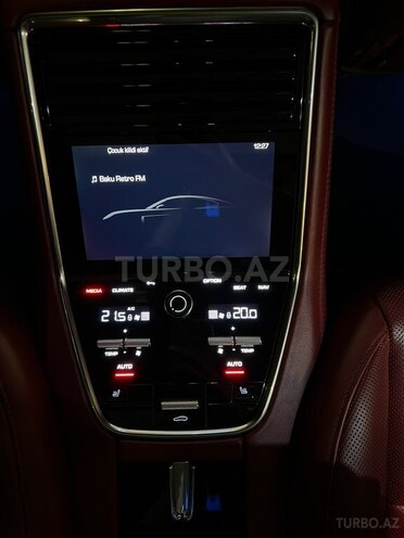 Porsche Panamera 4S-17
