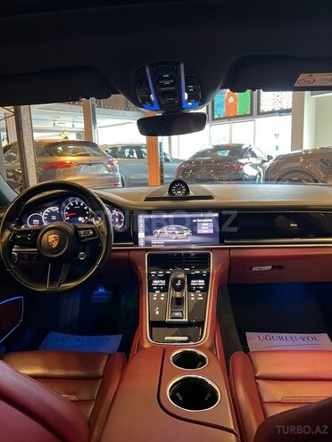 Porsche Panamera 4S-8