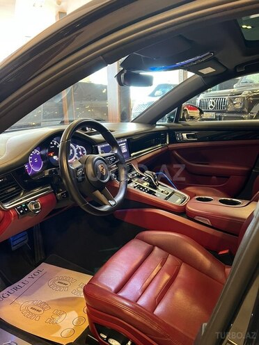 Porsche Panamera 4S-9