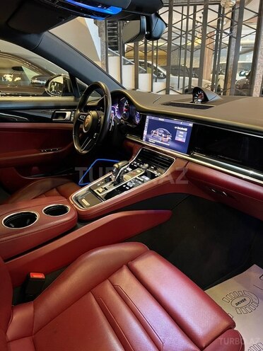 Porsche Panamera 4S-10