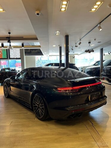 Porsche Panamera 4S-7
