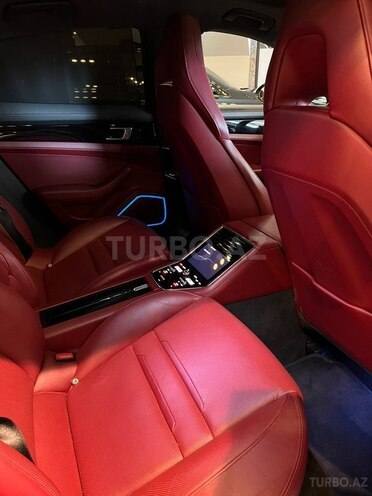 Porsche Panamera 4S-16