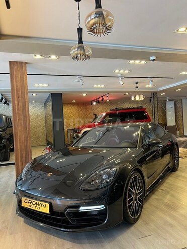 Porsche Panamera 4S-3