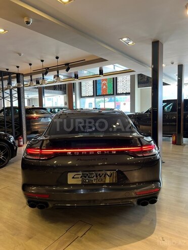 Porsche Panamera 4S-5