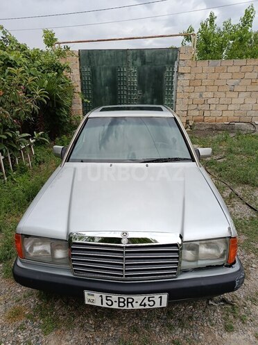 Mercedes 190-1