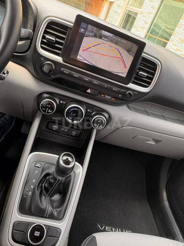 Hyundai Venue-2
