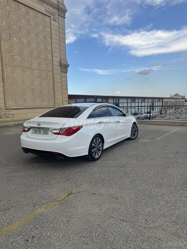 Hyundai Sonata-5