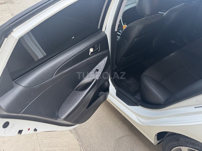 Hyundai Sonata-13