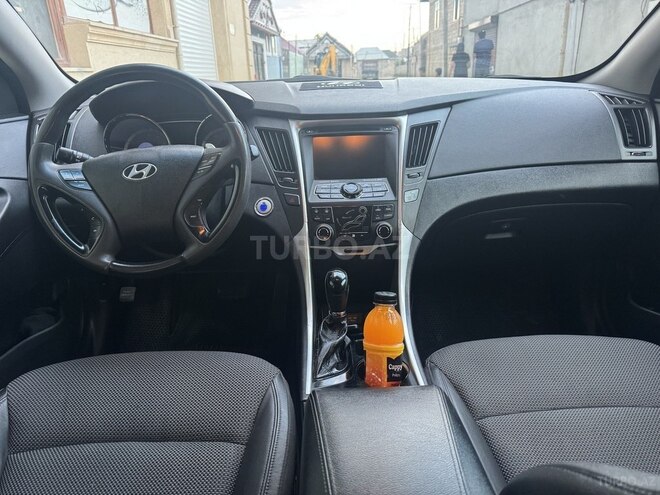 Hyundai Sonata-12