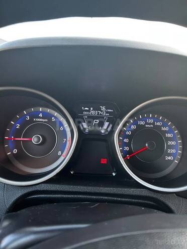 Hyundai Elantra-5