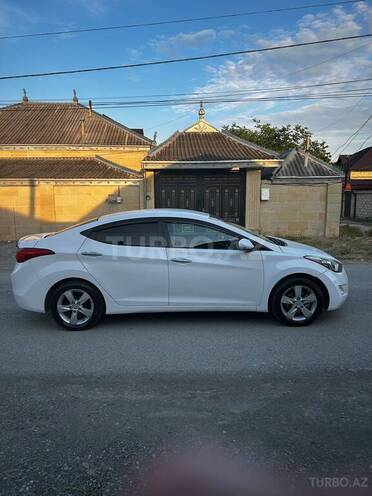 Hyundai Elantra-4