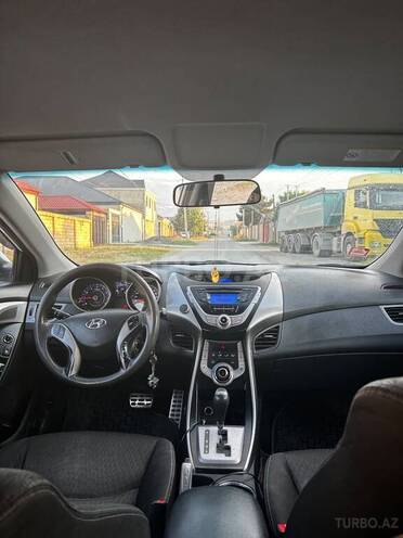Hyundai Elantra-3