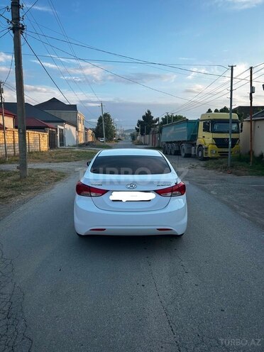 Hyundai Elantra-2