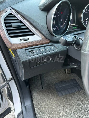 Hyundai Santa Fe-12