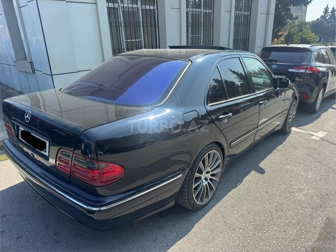 Mercedes E 240-4