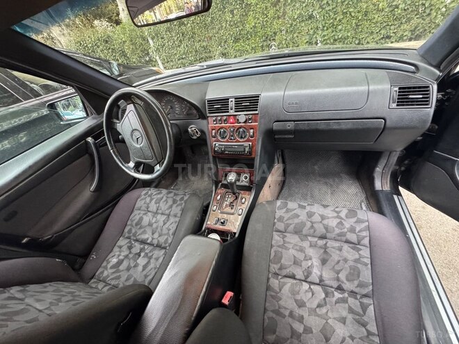 Mercedes E 240-5