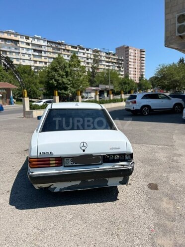 Mercedes 190-10