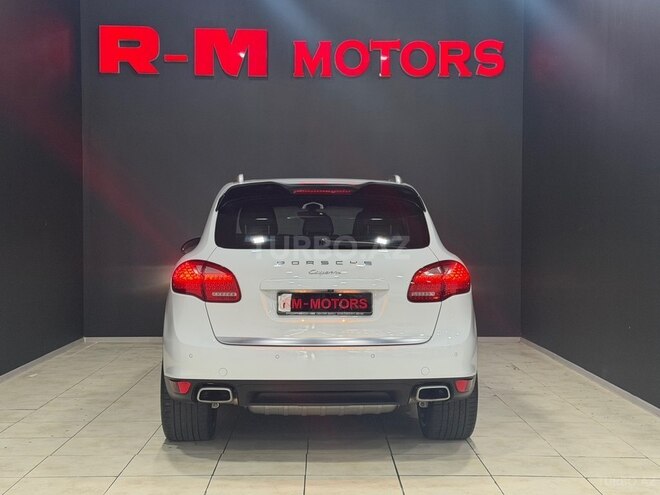 Porsche Cayenne-4