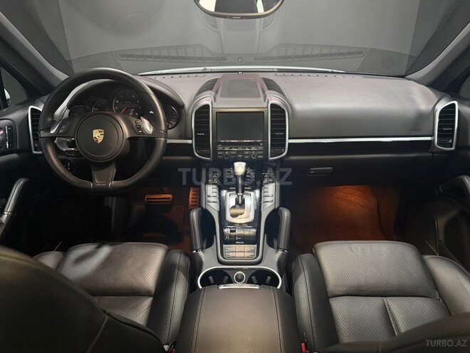 Porsche Cayenne-11