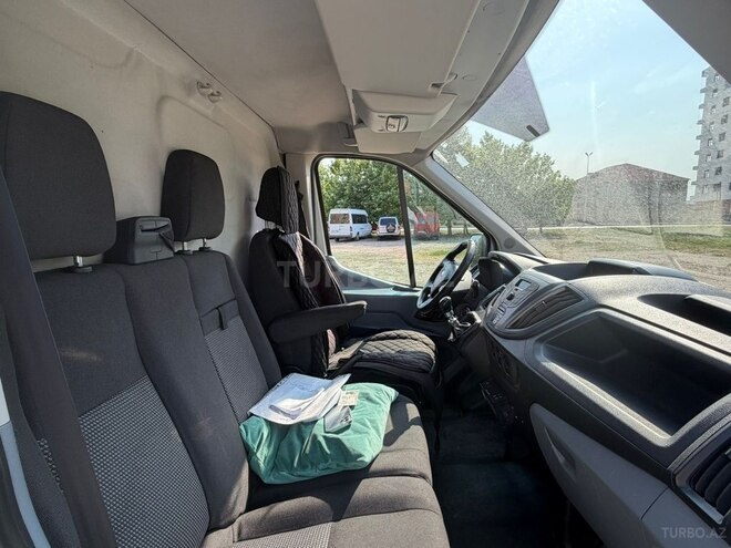 Ford Transit-5