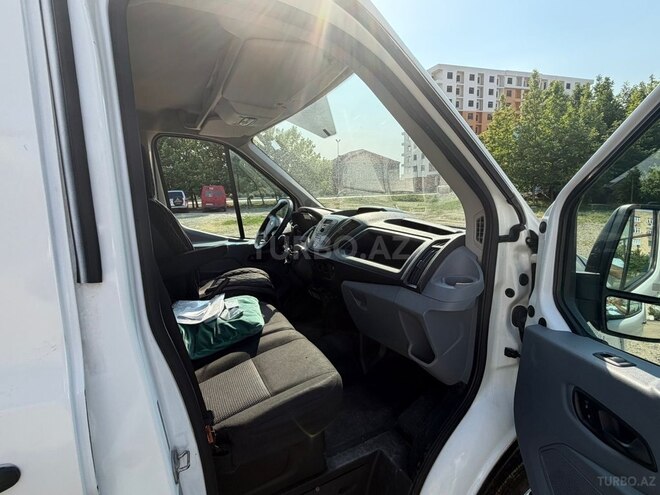 Ford Transit-6