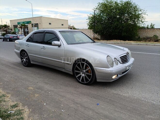 Mercedes E 270-3