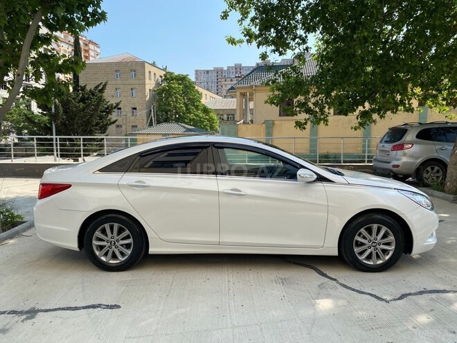 Hyundai Sonata-5
