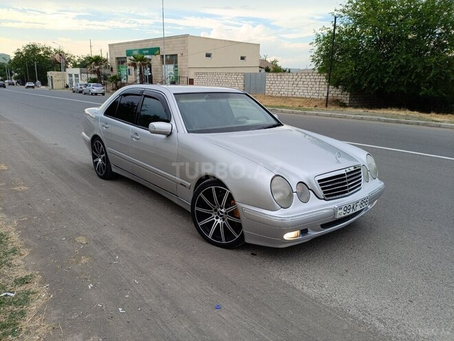 Mercedes E 270-4